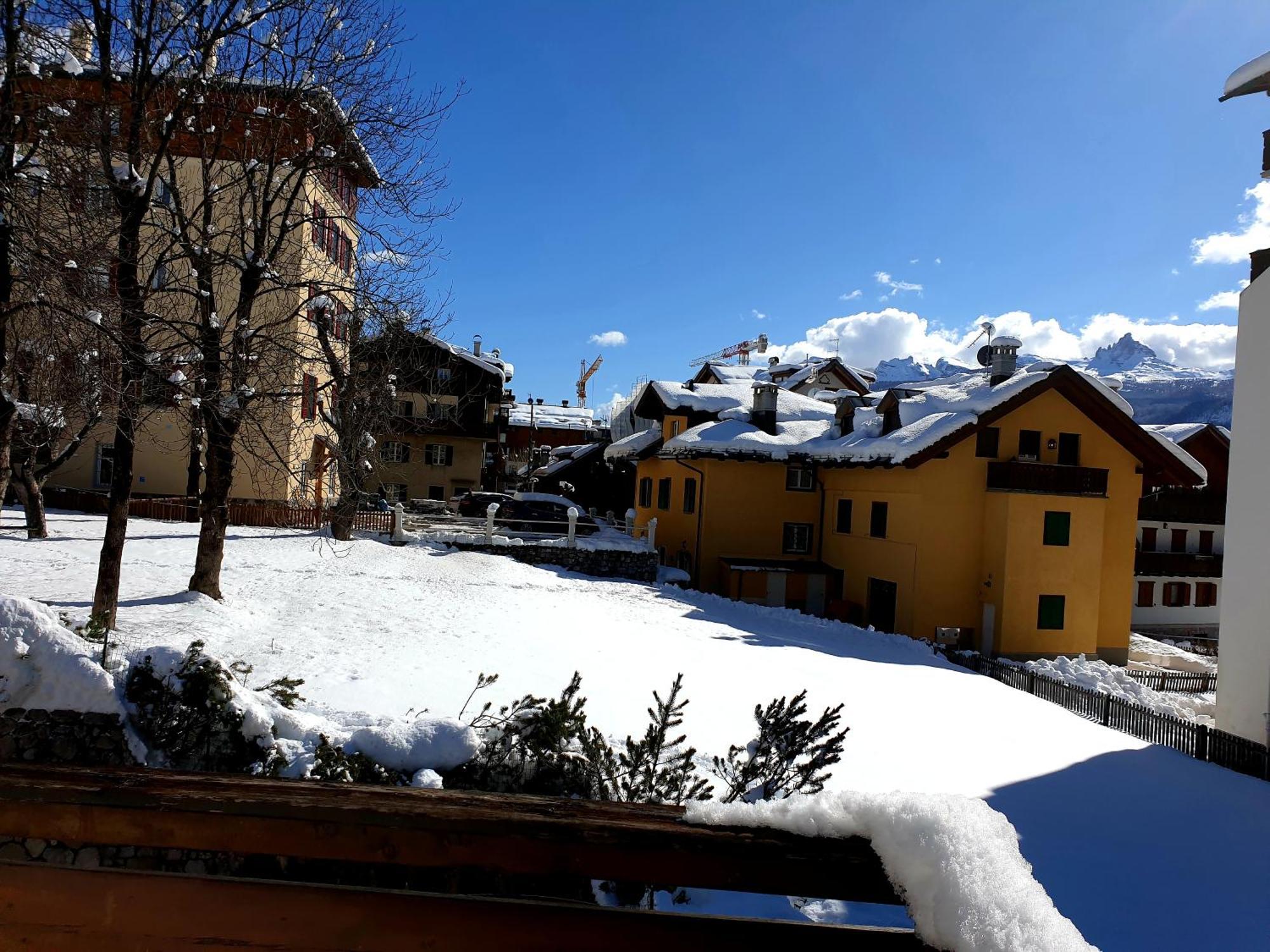 Luminoso Ed Accogliente, Centralissimo Appartamento Indipendente Cortina dʼAmpezzo Extérieur photo